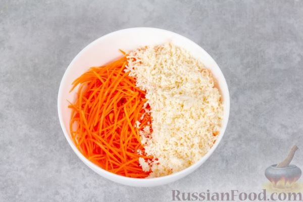 Салат из свежей моркови с плавленым сыром и чесноком