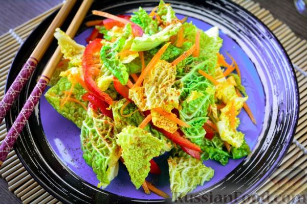 Салат из капусты, моркови и болгарского перца, по-корейски