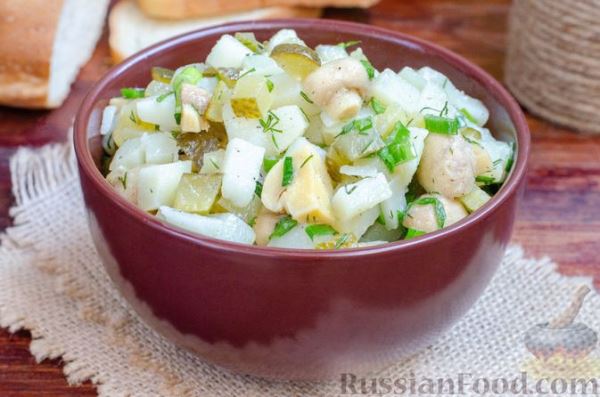 Картофельный салат с маринованными шампиньонами и солёными огурцами