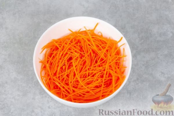 Салат из свежей моркови с плавленым сыром и чесноком