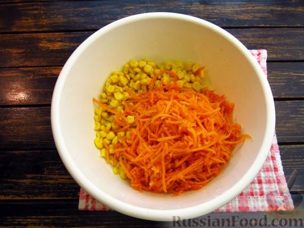 Салат из моркови по-корейски с кукурузой и яичными блинчиками