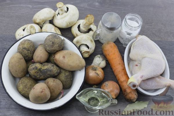 Тушёная картошка с курицей и грибами