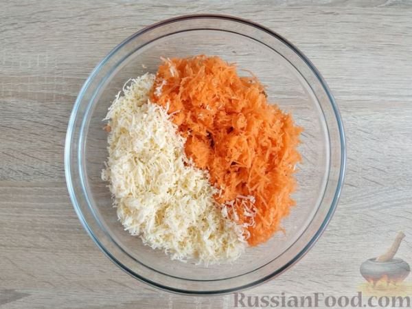 Салат из свежей моркови с сыром, сухариками и чесноком