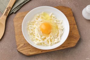 Гренки с яйцом и плавленым сыром