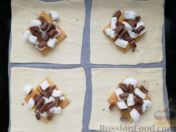 Слойки-сморы с крекерами, шоколадом и маршмеллоу
